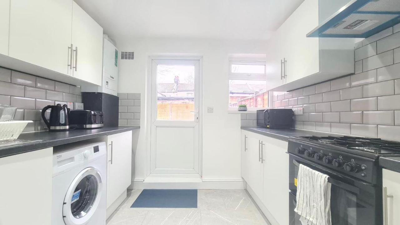 Spacious Private Room In Manor Park London Exteriör bild